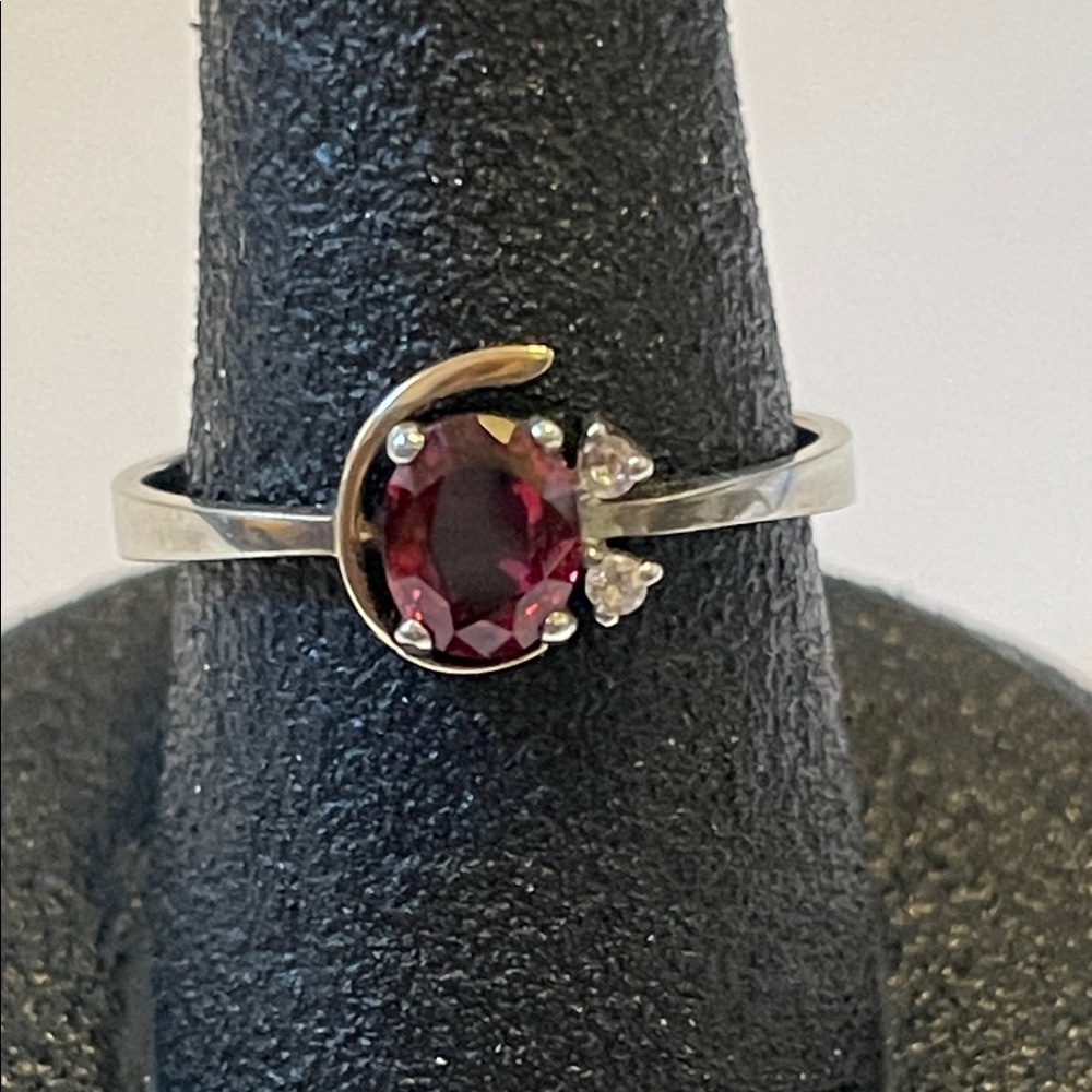 14k White Gold Oval Red Garnet with Diamond accents  Ring Size 7.